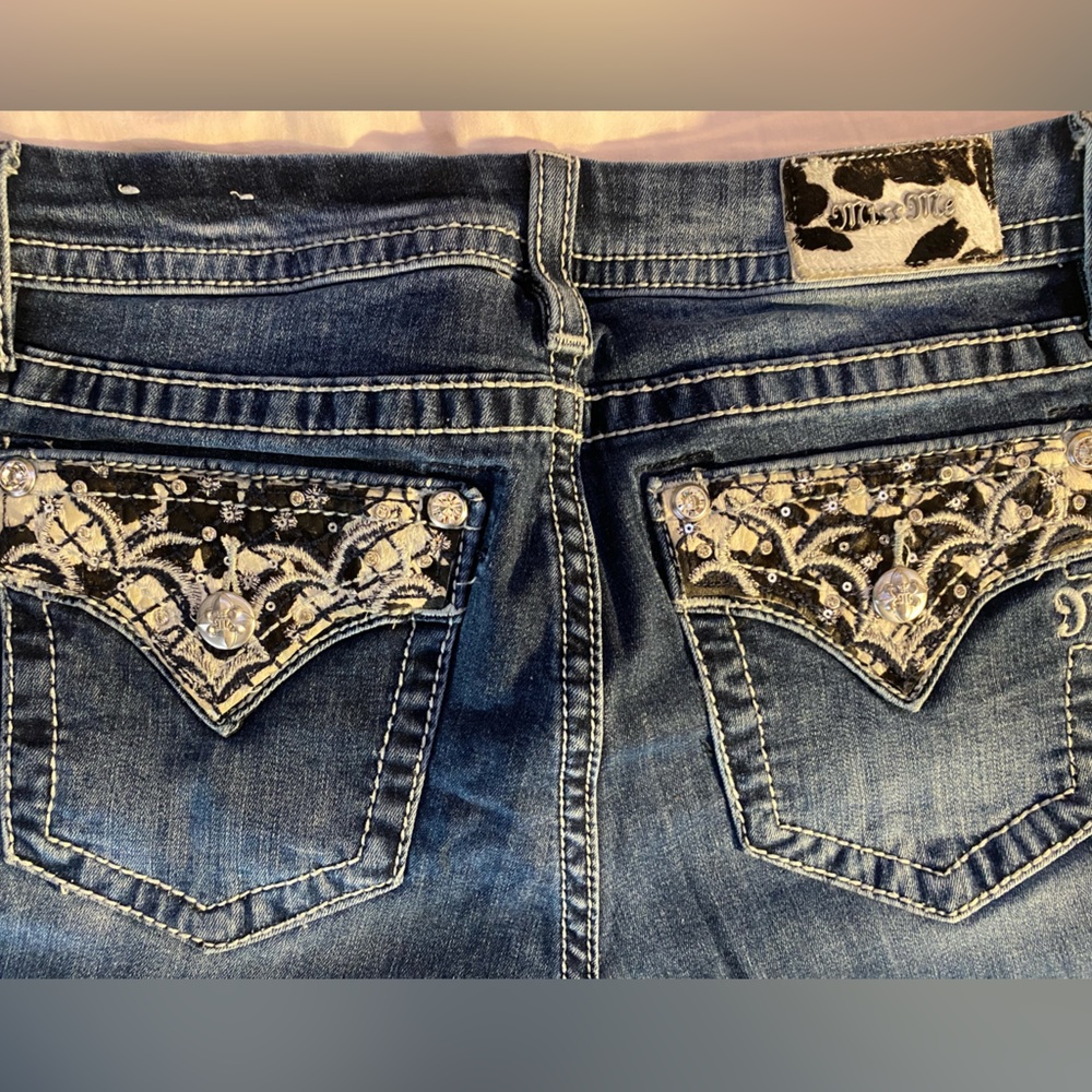 Size 31, Miss Me jeans! Super cute!